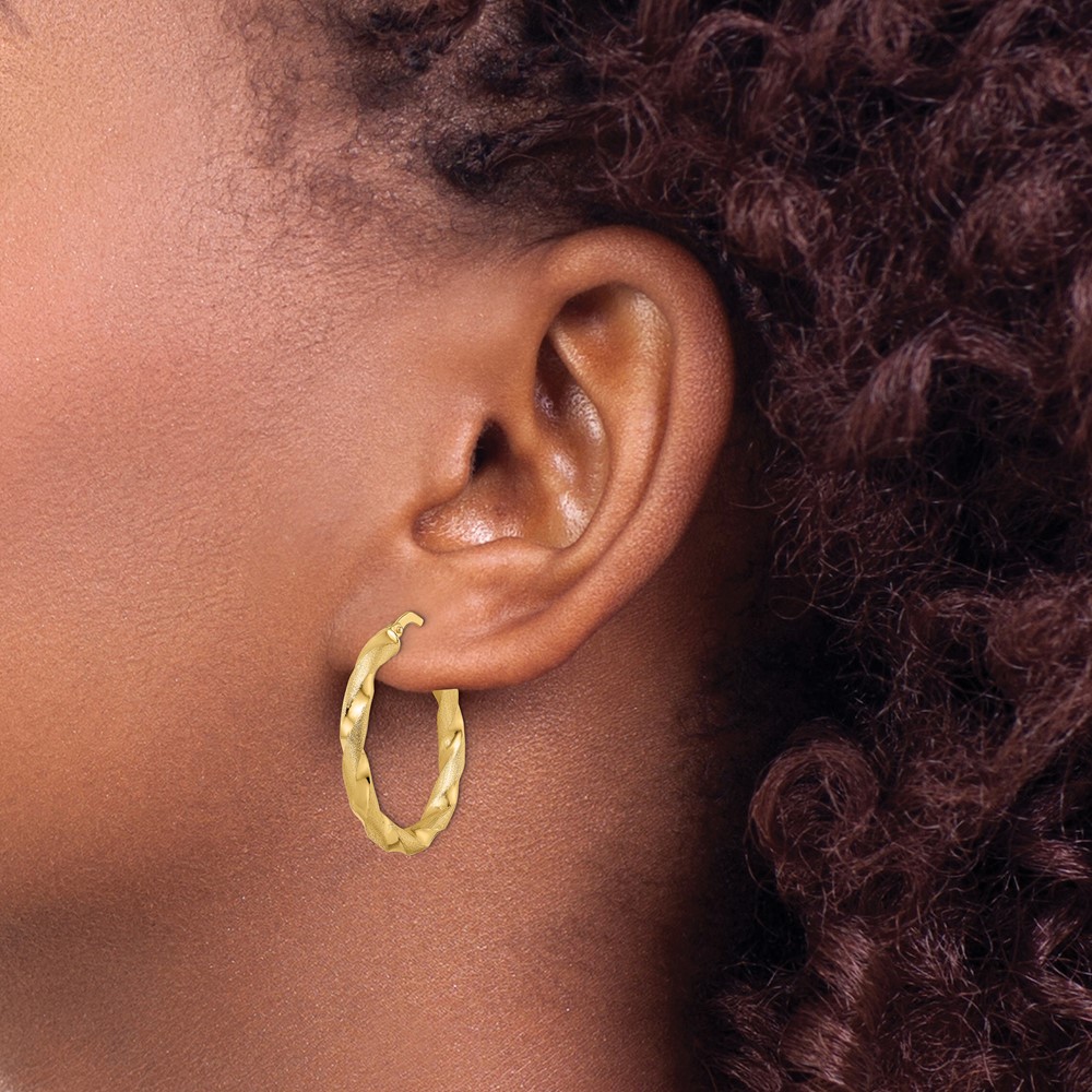 14K Brushed and Polished Twisted Hoop Earrings (TF2140)