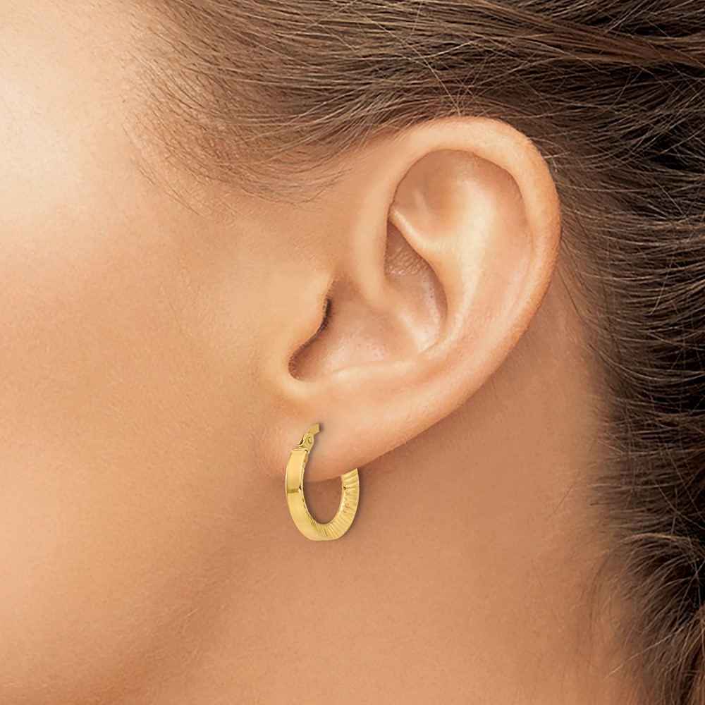 14K Polished and Diamond-cut Hoop Earrings (TF2214)