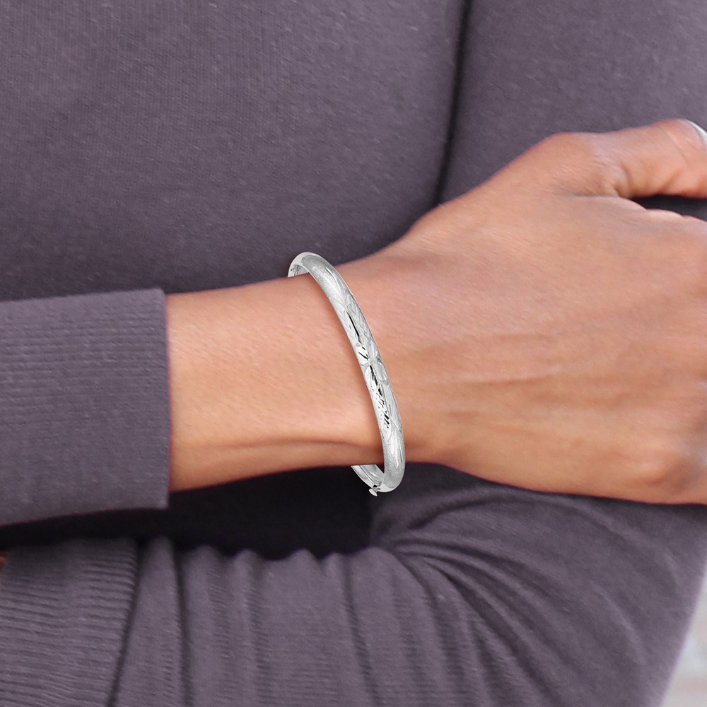 14k 3/16 White Gold Florentine Hinged Baby Bangle (WBF3/16)