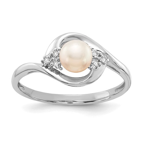 14K White Gold 5.5mm June Freshwater Cultured Pearl and Diamond Ring