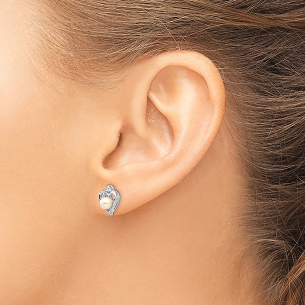 14k White Gold FWCultured Pearl and Diamond Heart Post Earrings (XBS454)
