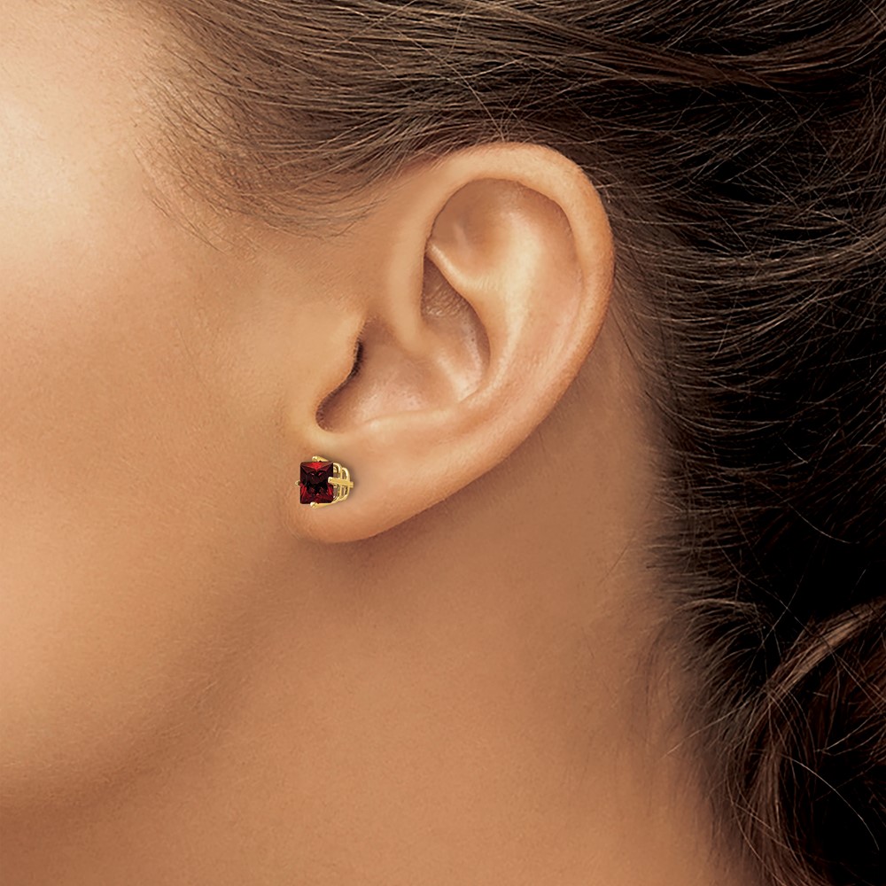 14k 5mm Princess Cut Garnet Earrings (XE61GA)