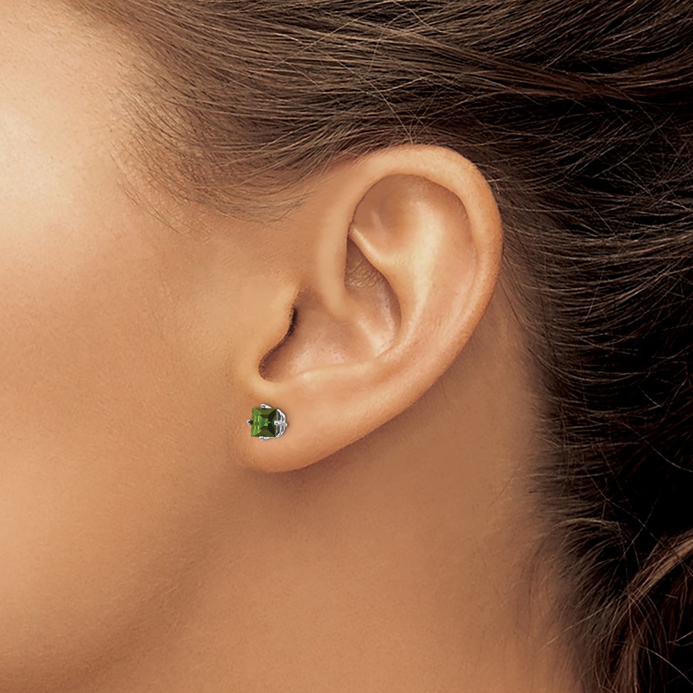 14k White Gold Green Tourmaline Earrings (XE61WGT-B)