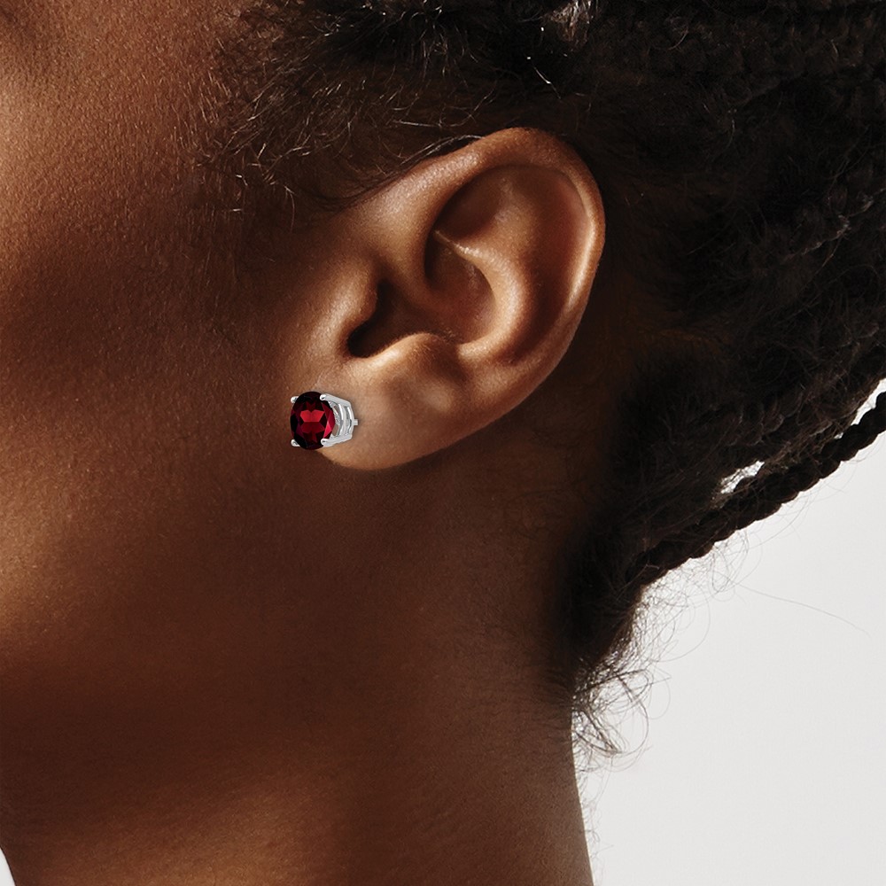 14k White Gold 7mm Garnet Earrings (XE74WGA)
