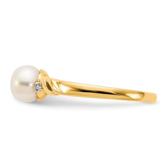 Gold Diamond and Pearl Ring