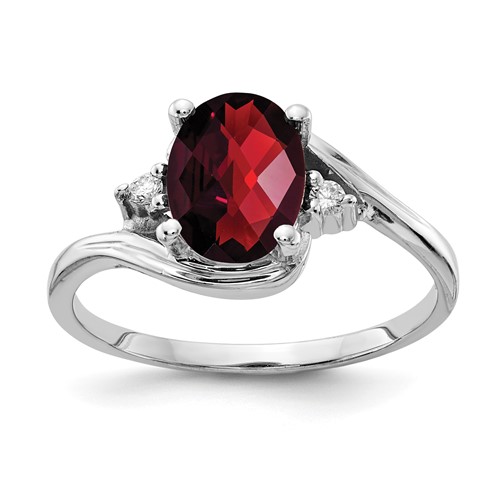 14K White Gold 8x 6mm Oval Garnet and VS Diamond Ring